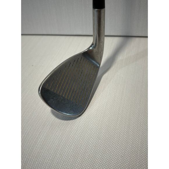 Titleist Select Custom Graphite Technology gold club 981 Iron 9 right handed - Picture 4 of 5
